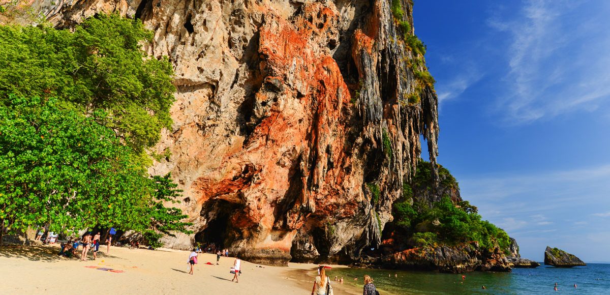 หาดถ้ำพระนาง